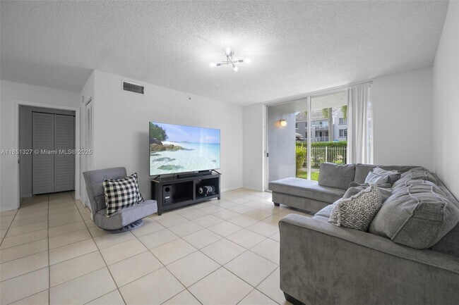 Building Photo - 655 SW 111th Way