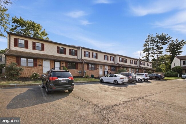 Building Photo - 1006 N York Rd