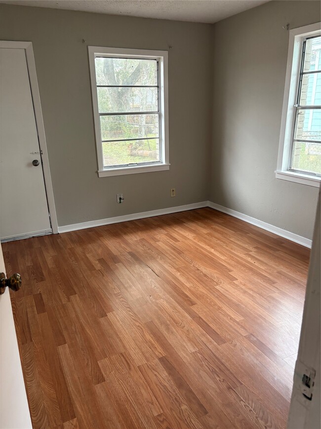 Building Photo - 1215 8th St