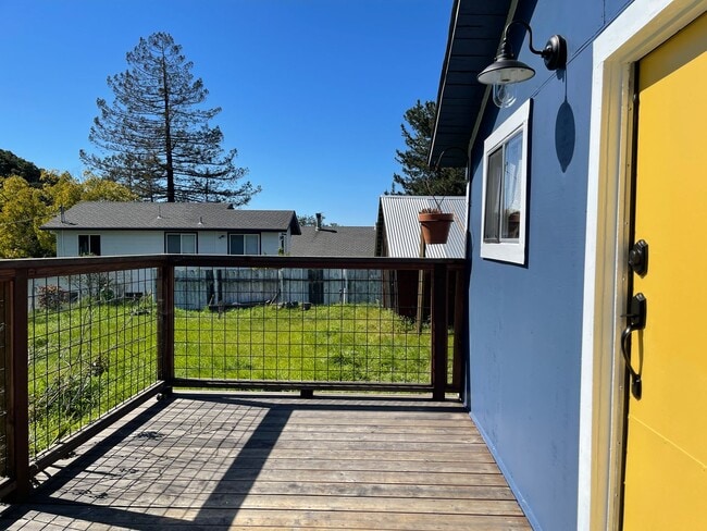 Building Photo - Pet Friendly Property in Petaluma with Private Yard!
