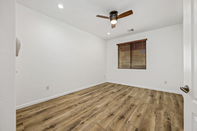 Building Photo - Golden Ridge at RiverWalk