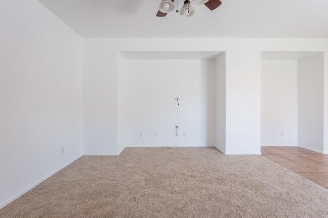 Building Photo - 4500 E Del Rio St