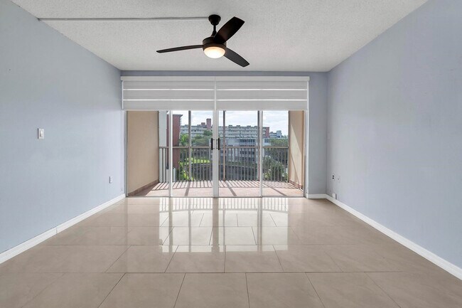 Building Photo - 1690 NE 191st St