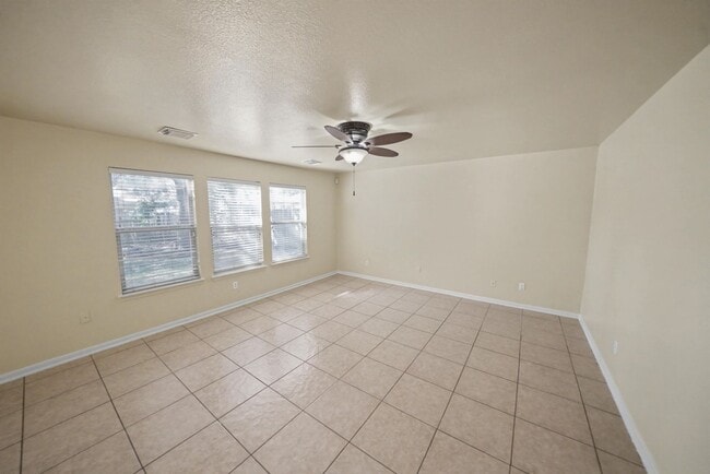 Building Photo - Beautiful 5-Bedroom Home in Schertz - Realtor Commission: $500