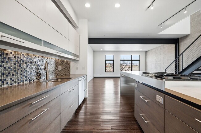 Building Photo - 11582 Colony Row
