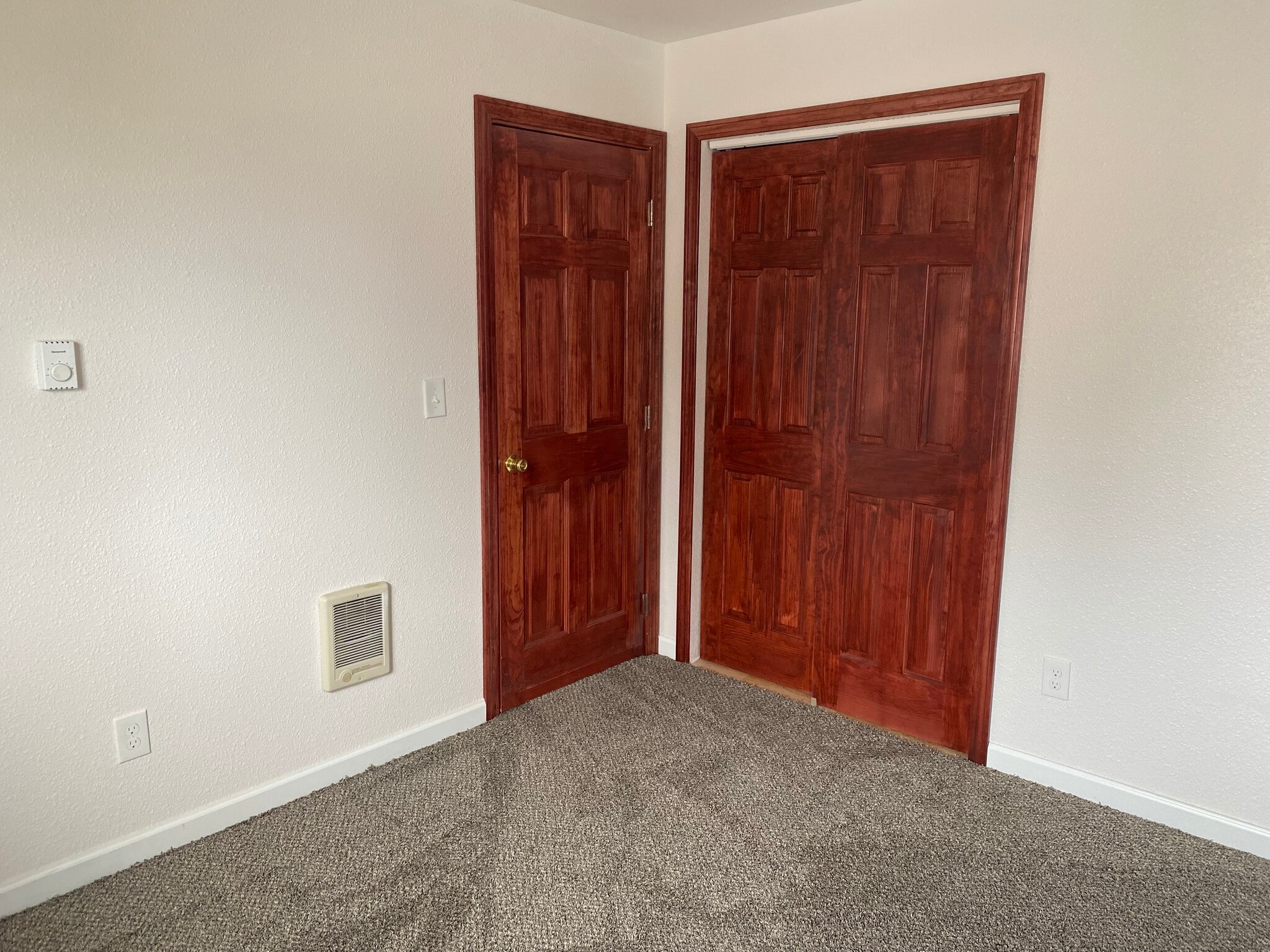 Building Photo - 404 W 5th Ave