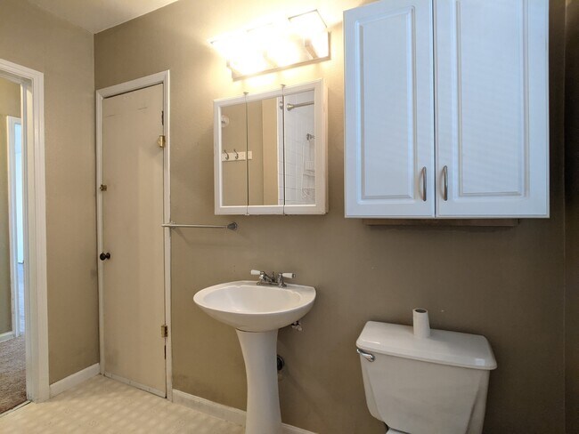 Building Photo - 1428 Axtell St