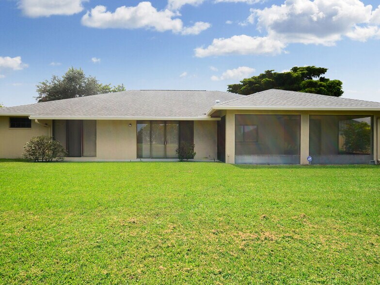 Building Photo - 1594 The 12th Fairway