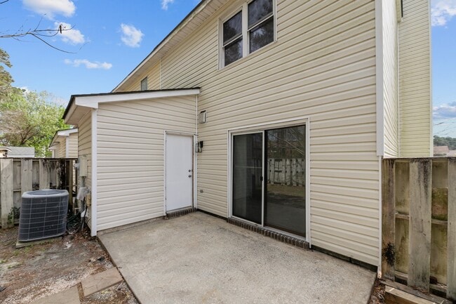 Building Photo - 21 Donnell Ave