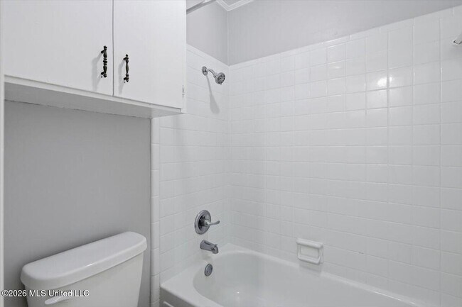 Building Photo - 104 Park Trail