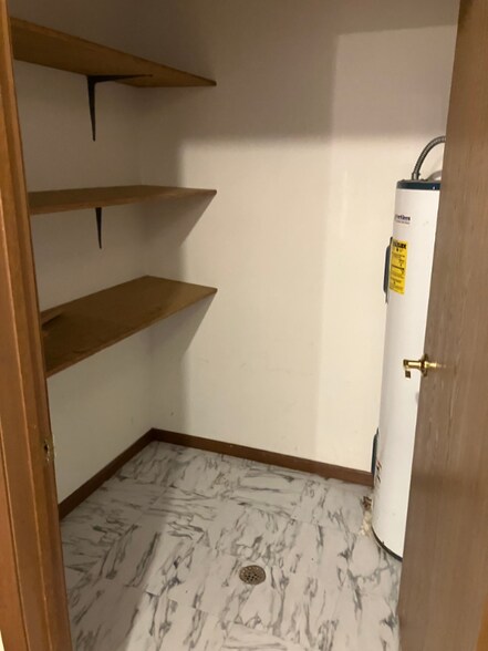 Building Photo - 803 Roundhouse Addn