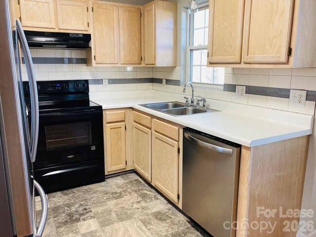 Building Photo - 7781 Red Robin Trail