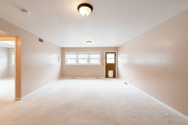 Building Photo - 114 N Forest Ave