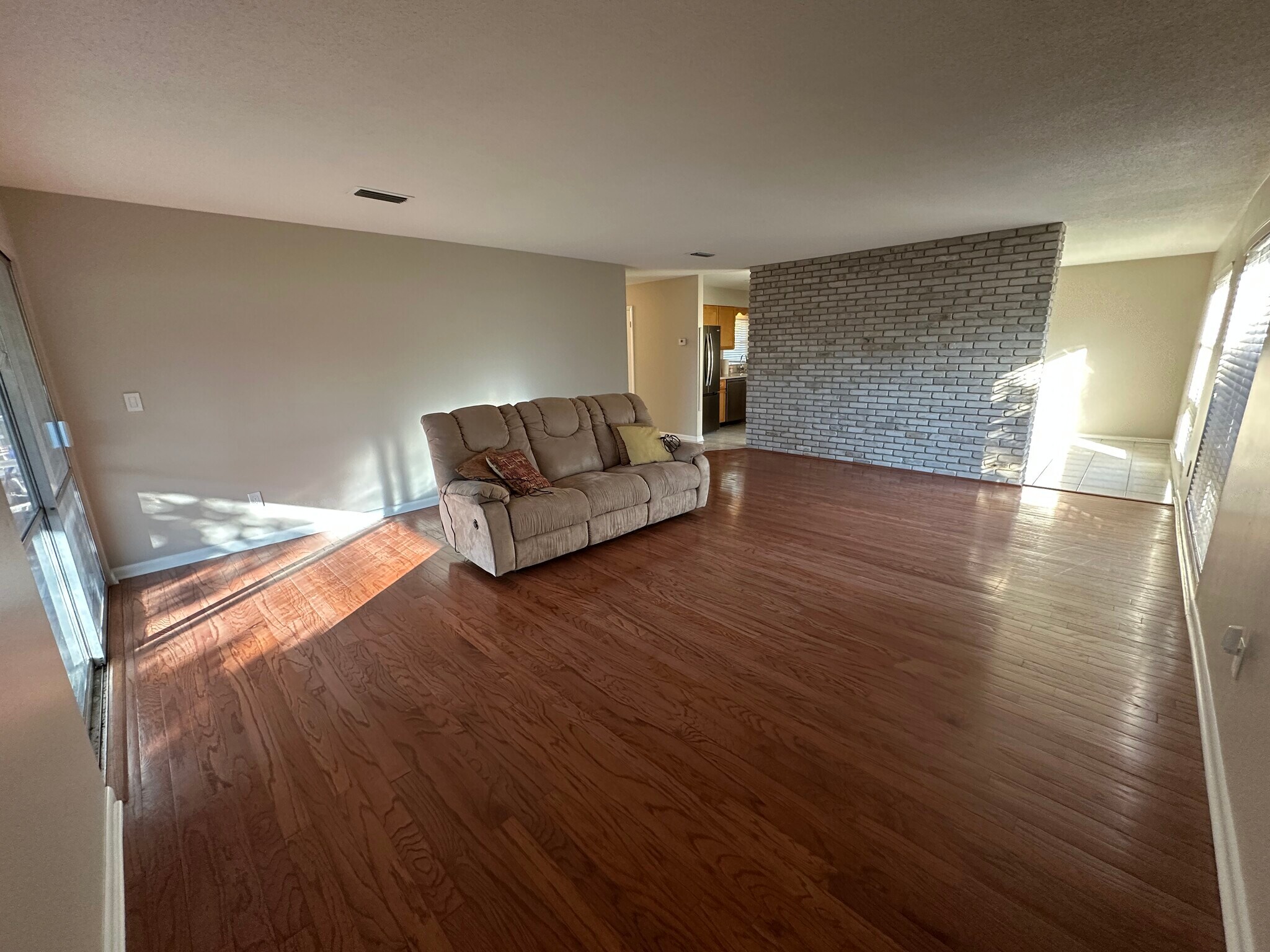 Building Photo - 6524 Voltaire Dr