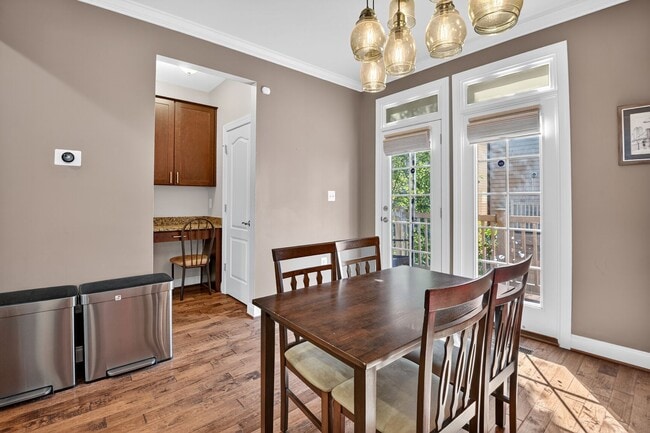 Building Photo - 7902 Yellowstone Way