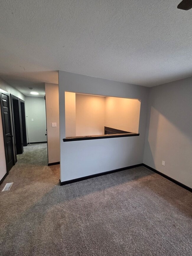 Building Photo - 215 Knoll Dr