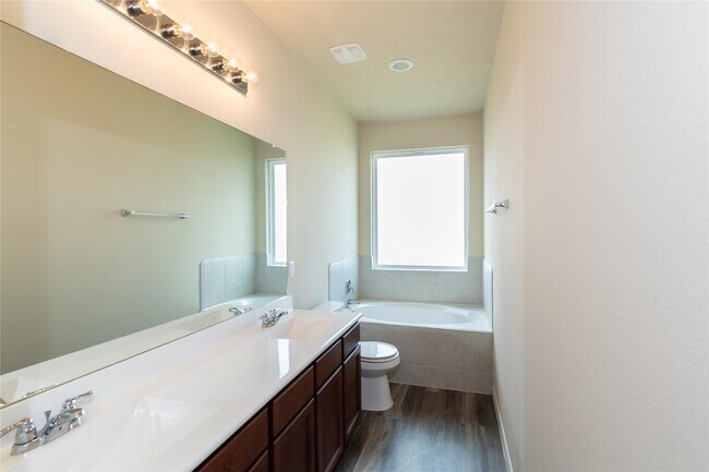 Building Photo - 9522 Yellow Rose Dr
