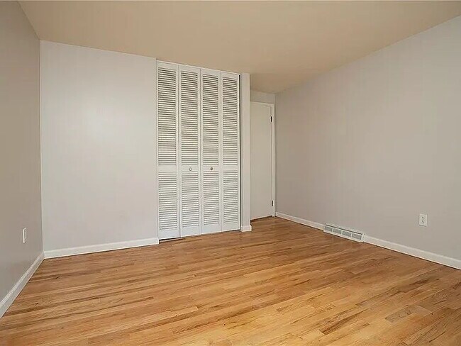 Building Photo - Charming 4-Bed Retreat with Finished Basem...