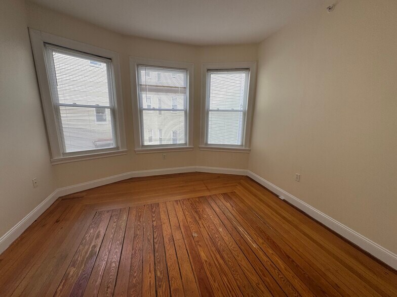 Primary Photo - 50 Ashford St