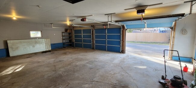 Building Photo - Available August 1st - 3 Bed Home in Cloqu...