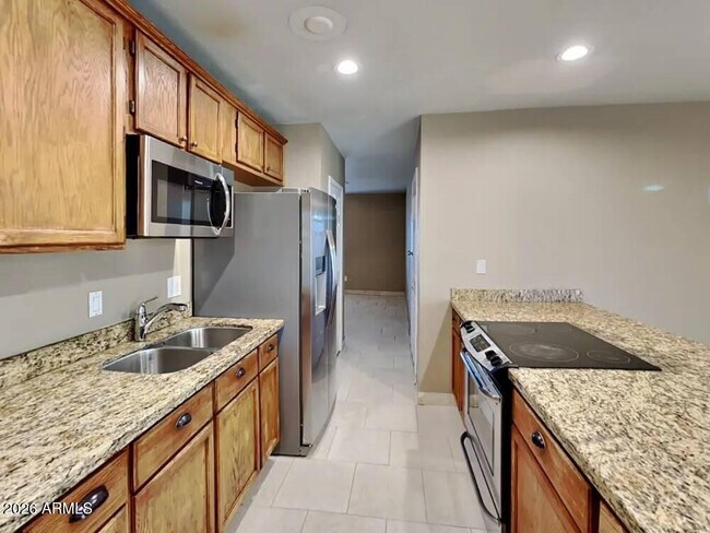 Building Photo - 5047 W tuckey Ln Ln