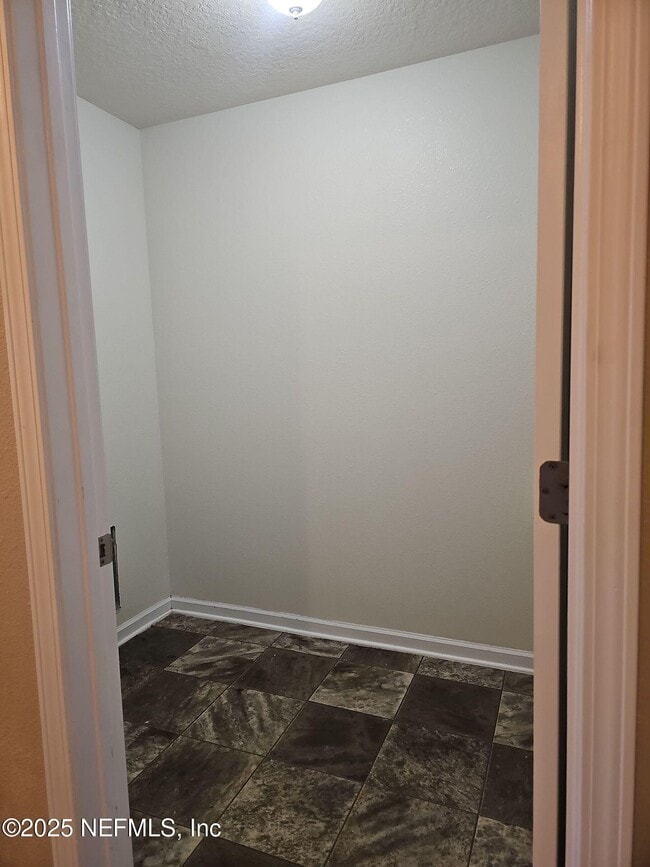 Building Photo - 1981 Rock Springs Way