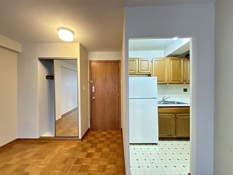 Building Photo - 4180 N Marine Dr