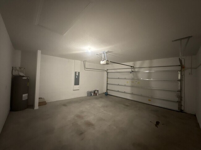 Building Photo - Stunning 4-bedroom, 3-bathroom, 2-stall garage, home. The only thing missing is you.