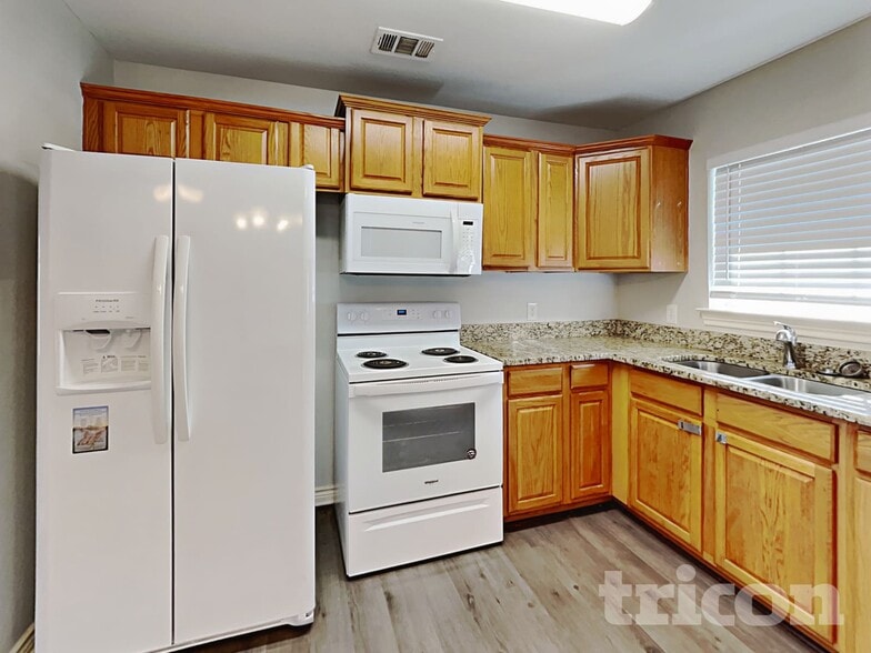 Building Photo - 185 Trout St