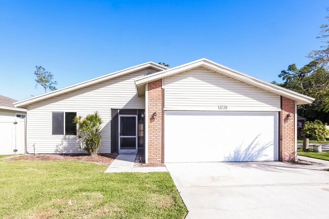 Building Photo - 5701 Longleaf Dr