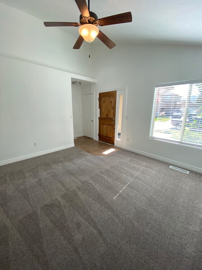 Building Photo - 13123 Pioneer Park Dr