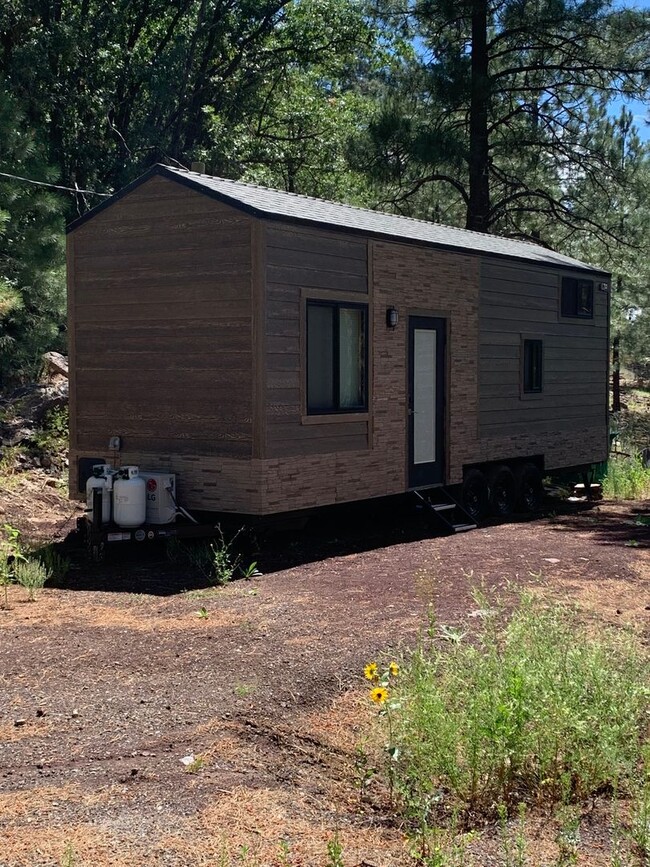 Primary Photo - Adorable Tiny Home