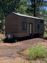 Building Photo - Adorable Tiny Home