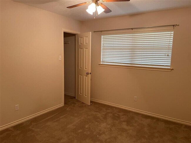 Building Photo - 203 Pine Valley