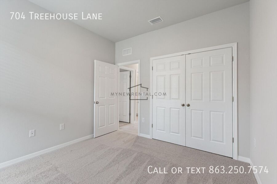 Building Photo - 704 Treehouse Ln