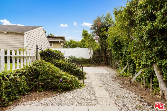 Building Photo - 2127 Benecia Ave