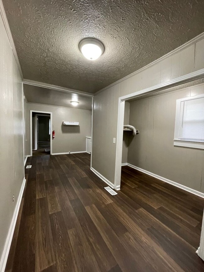 Building Photo - 3-Bedroom Home for Rent – Big Yard & Moder...