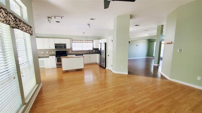 Building Photo - 201 Rio Vista Dr