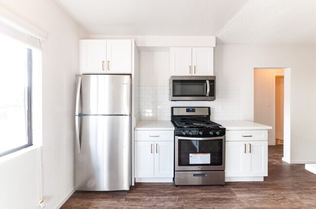 Building Photo - 255 S Ave 55