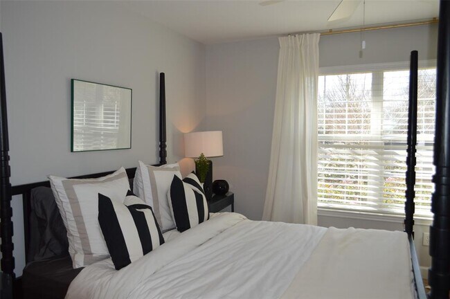 Building Photo - 5505 Montview St