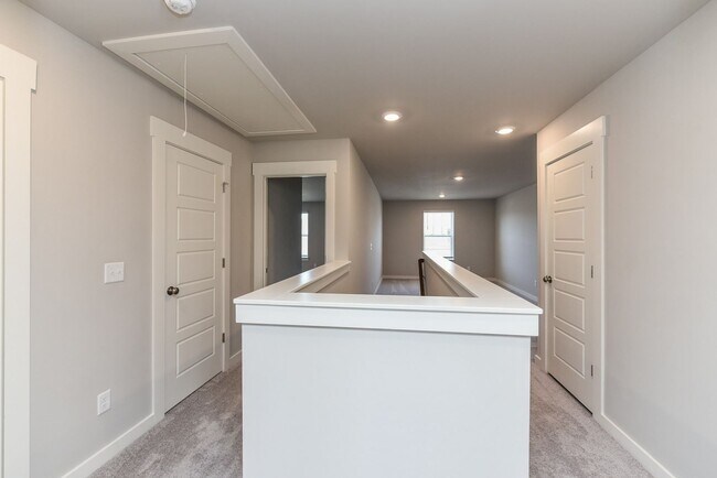 Building Photo - **2022-BUILT TOWNHOME WITH FABULOUS COMMUNITY AMENITIES**