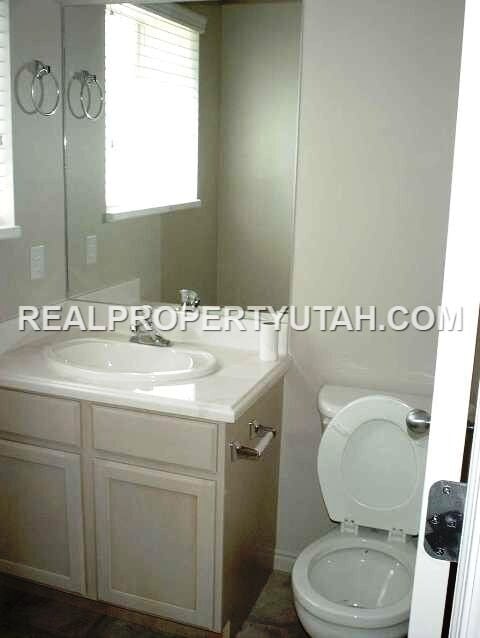 Building Photo - 4 Bedroom 3 Bath Home Available in Hooper