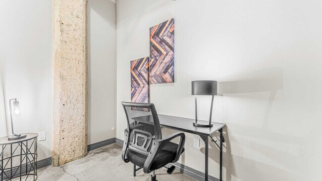 Building Photo - 555 Evergreen St