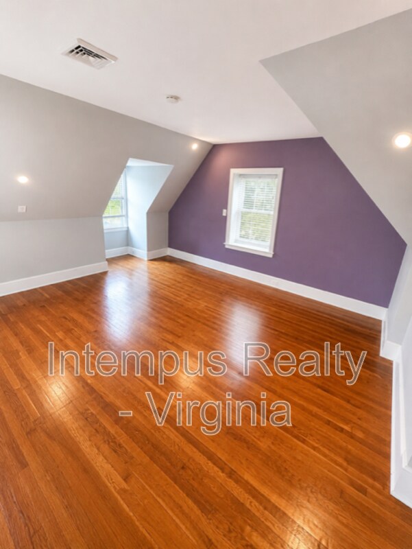 Building Photo - 7296 Fenton Farm Ln