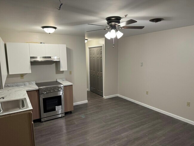 Building Photo - 355 S Main St