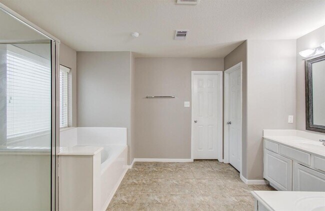 Building Photo - 4823 Upland Dale Ct