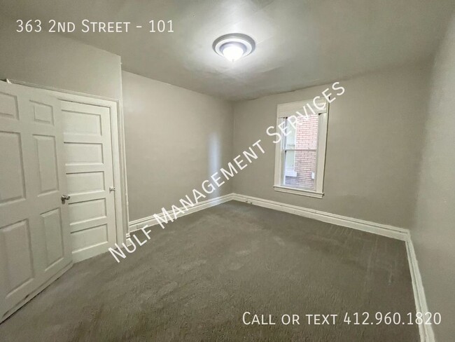 Building Photo - Eligible for Section 8: 3 Bed, 1 Bath Apar...