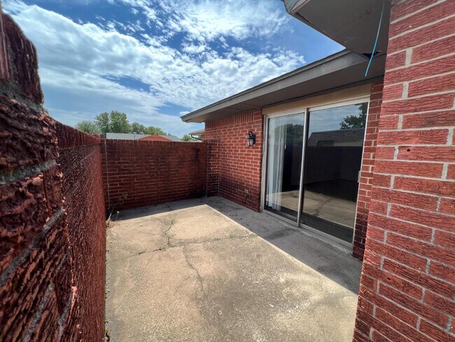 Building Photo - 121 Crawford Ct