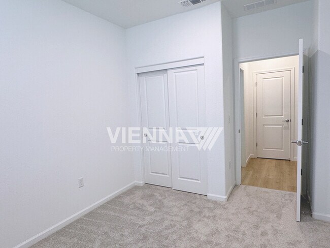 Building Photo - 1568 Edgewood Ln