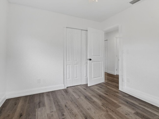 Building Photo - 291 NW 7th Ct